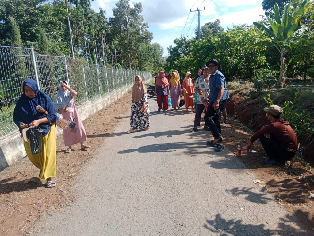 Kerja Bakti Jumat — Desa Tanjung Agung Gelar Aksi Bersih Jalan, Warga Senang Program Berlanjut