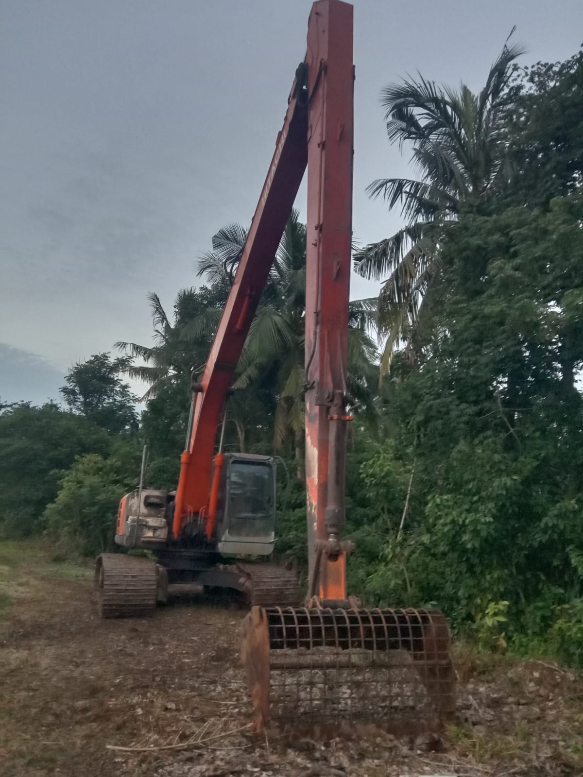Respons Cepat BBWS Mesuji Sekampung Tangani Gulma DI Way Rarem, Personel dan Alat Berat Diterjunkan