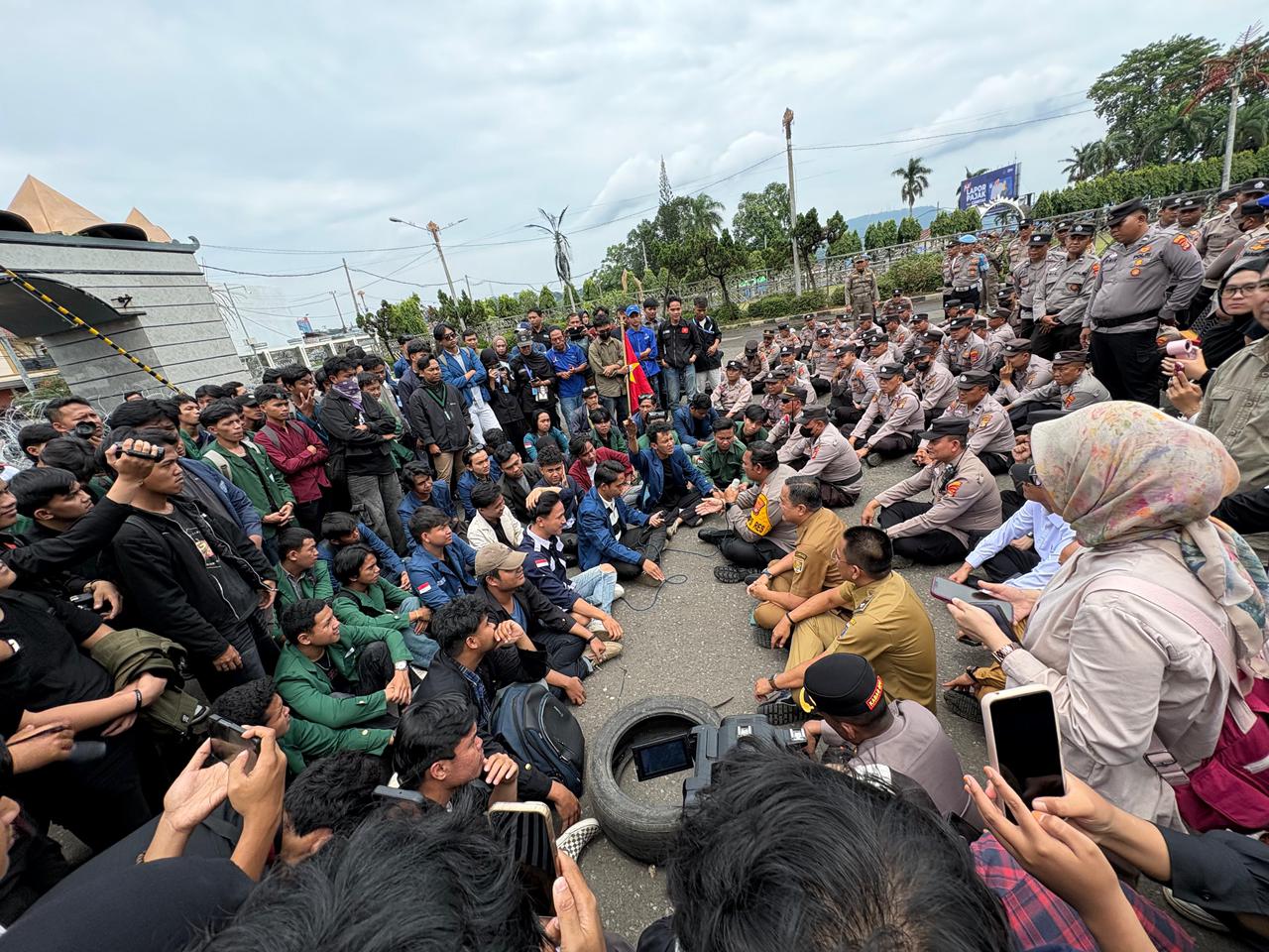 Brimob Polda Lampung Kawal Demo Mahasiswa, Kritik terhadap Kinerja Pemerintah Menguat